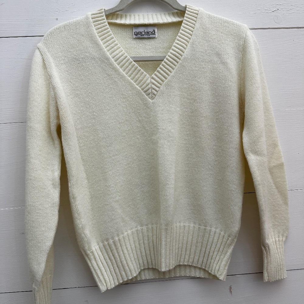 VINTAGE White Acrylic 80's V Neck Sweater